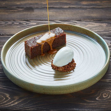 Sticky Toffee Pudding with caramel sauce doesn't get better as we go into autumn.  Another delight from chef Mike Reid.

Photographer: @jodihindsphoto
Chef: @mikereidchef
Restaurant: @mbarandgrill
