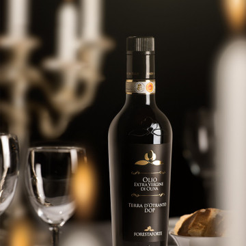 Different planes of deep of field work to create great tridimensional look for this extra virgin DOP italian olive oil.
Shoot by Nikon d810, and 70-200 f2.nikkor